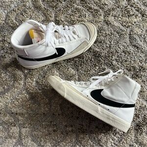 Nike Blazer Mid 77 Sneakers